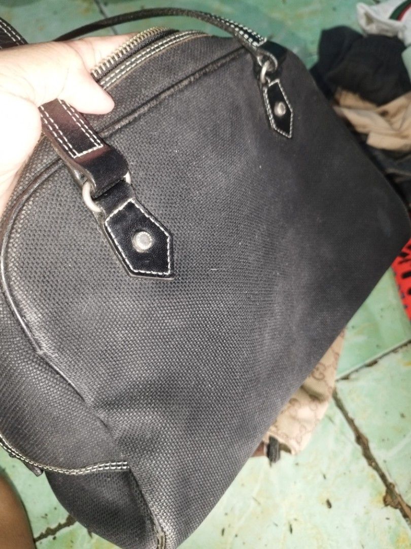Bb canvass (Category: Tote Bags) located in Rizal. Submitted by purplemon117.8 (Listing ID 1464839057, Image 3). Description: need iwash o punadan since textured canvass,kita pamumuti, medyo my stain din lng sa interior 📌main issue un dati maliit na puti piping na nklabas, lumaki na, nigupit q nlng 👉 much better TAs mas kaya itaGo.