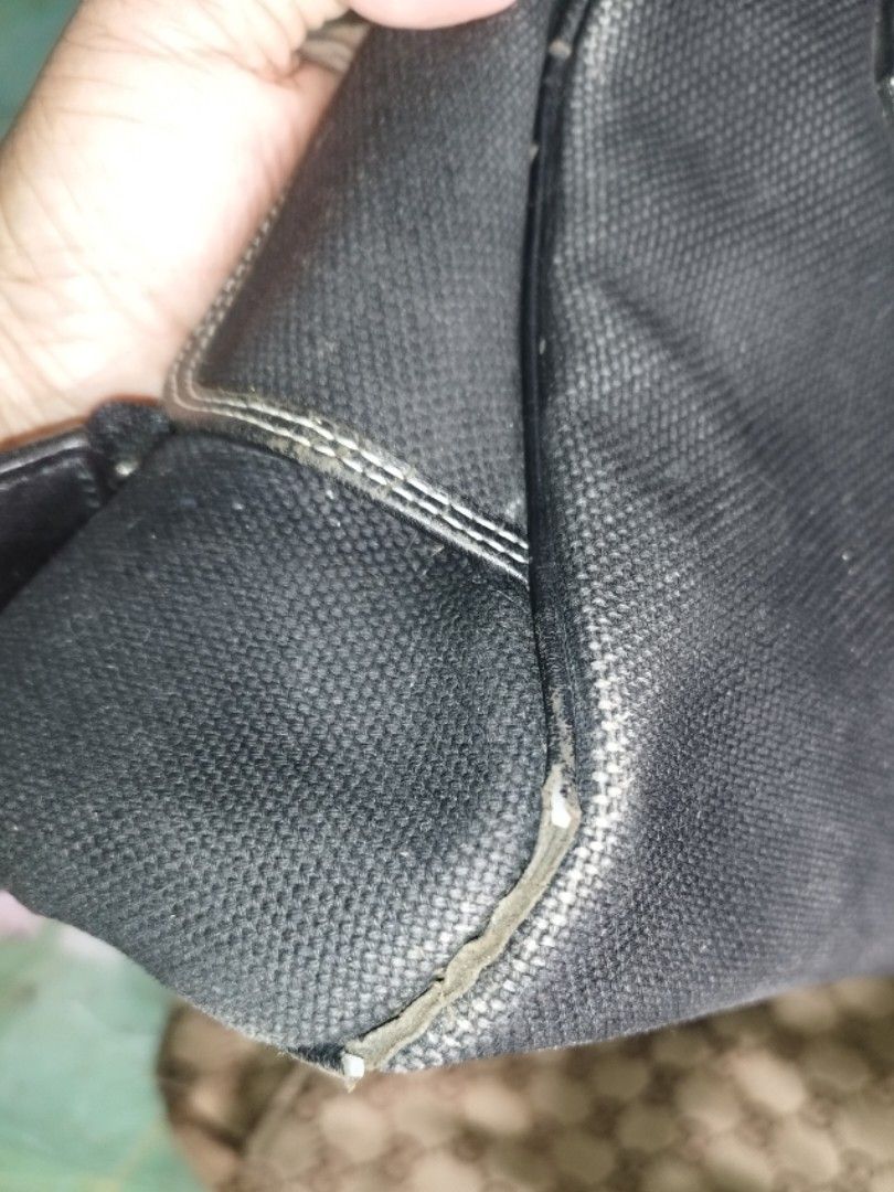 Bb canvass (Category: Tote Bags) located in Rizal. Submitted by purplemon117.8 (Listing ID 1464839057, Image 2). Description: need iwash o punadan since textured canvass,kita pamumuti, medyo my stain din lng sa interior 📌main issue un dati maliit na puti piping na nklabas, lumaki na, nigupit q nlng 👉 much better TAs mas kaya itaGo.