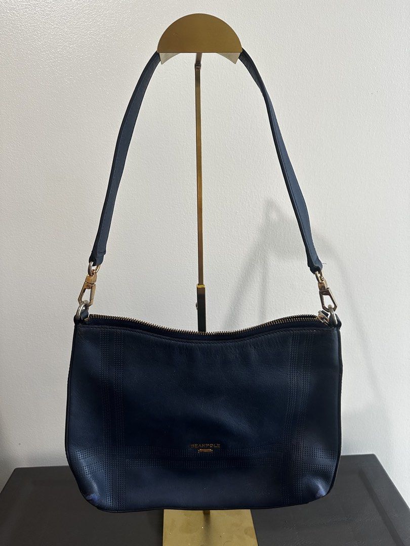 Beanpole Shoulder Bag (Category: Shoulder Bags) located in Pasay City. Submitted by threeseventrading (Listing ID 1464791965, Image 1). Description: Beanpole Shoulder Bag Dark blue color Signs of usage evident No major flaw.