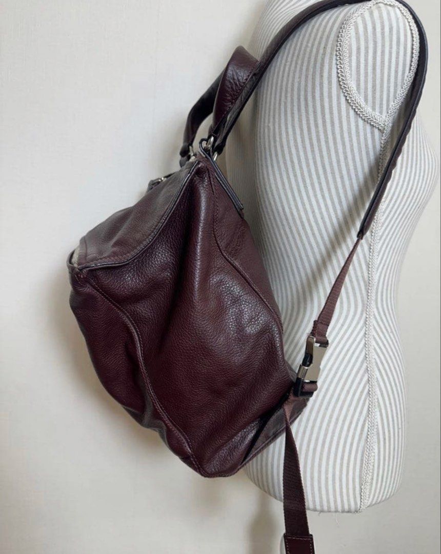 【Beautiful Condition】Givenchy Pandora Backpack Leather Burgundy (Category: Backpacks) located in Las Pinas. Submitted by daisuki_japan_luxury_by_reiko (Listing ID 1464815829, Image 3). Description: This is a backpack from GIVENCHY's iconic "PANDORA" line. It features a distinctive square silhouette and high-quality, textured calf leather, with an elegant burgundy (deep wine red) color that adds a stylish accent to any outfit. Model Number: BB0527