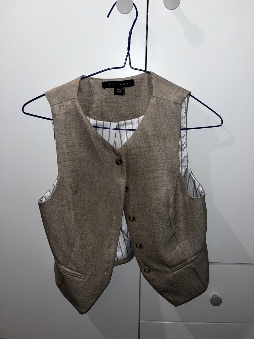 Beige Waistcoat (Category: Blouses) located in Manila. Submitted by theclosetedit126 (Listing ID 1464885672, Image 1). Description: Never used bought from TJ MAXX.