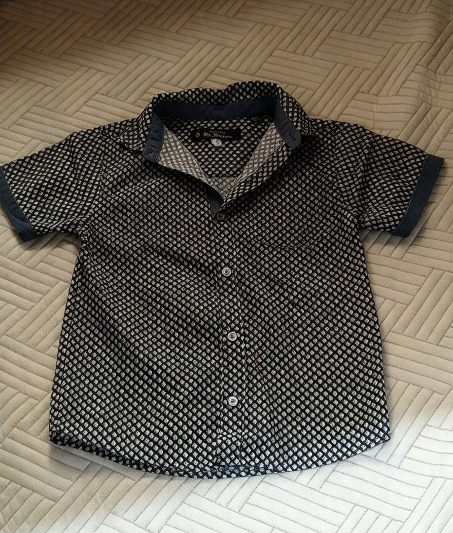 BEN SHERMAN BUTTON-DOWN SHIRT FOR KIDS (Category: Babies & Kids Fashion) located in Tarlac. Submitted by faithfulfinds (Listing ID 1464876383, Image 1). Description: BEN SHERMAN BUTTON-DOWN SHIRT FOR BOYS (GOOD AS BRANDNEW) Super gwapo at pormal tingnan kapag isinuot! Brand: The Original Ben Sherman (Authentic) Condition: Good as brand new (No flaws, mukhang bago) Size: Kasya sa 5-7 taong gulang (Size 6 sa tag) Style: Presko ang tela, maganda ang