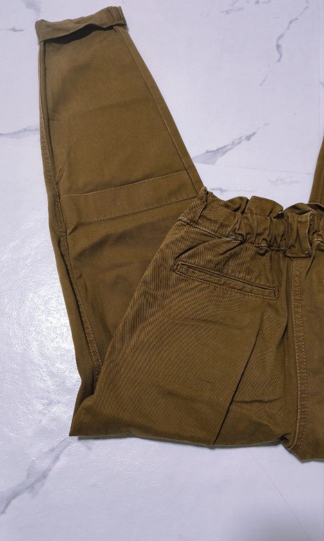 Bershka Cargo denim pants rolled cuff Original (Category: Jeans) located in Cavite. Submitted by csl_corner (Listing ID 1464800561, Image 3). Description: Bershka Cargo denim pants rolled cuff Original size small garterized waist 24-26 💯 Authentic Original.
