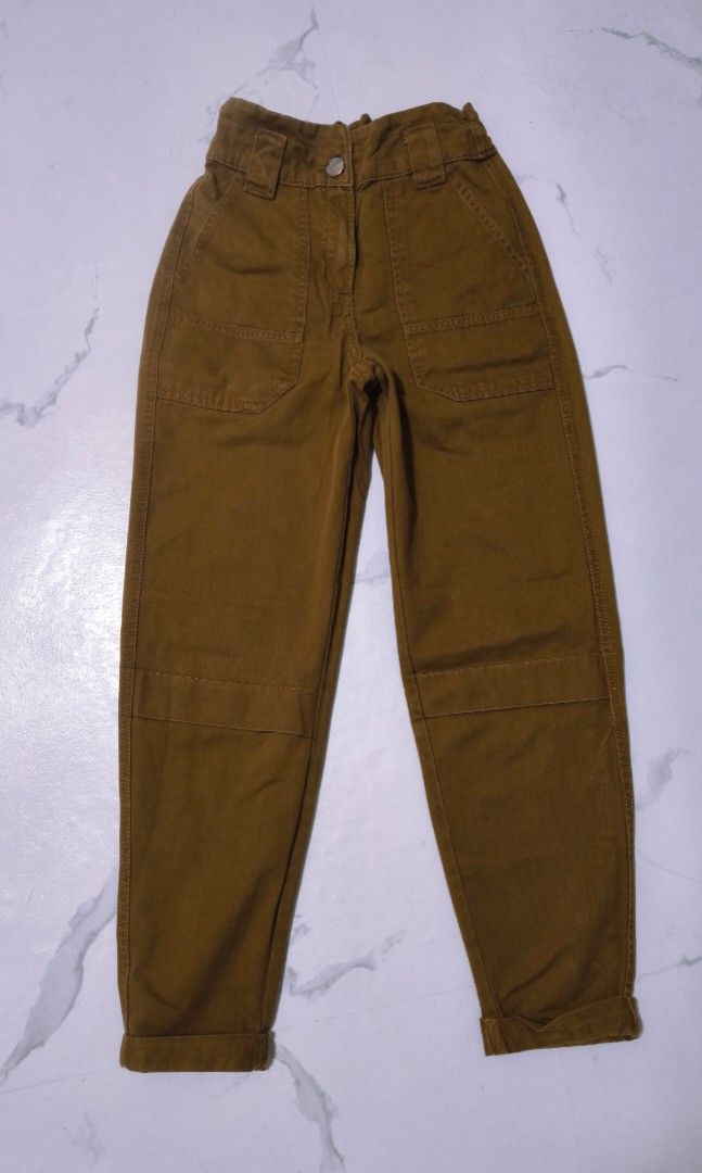 Bershka Cargo denim pants rolled cuff Original (Category: Jeans) located in Cavite. Submitted by csl_corner (Listing ID 1464800561, Image 1). Description: Bershka Cargo denim pants rolled cuff Original size small garterized waist 24-26 💯 Authentic Original.