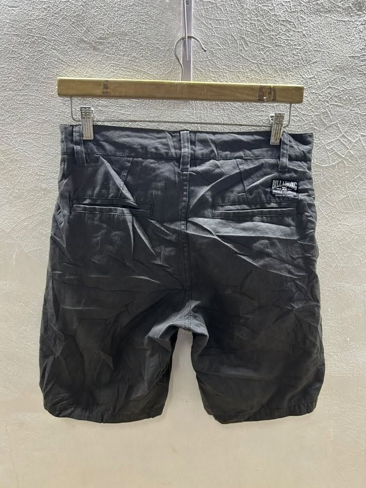 BILLABONG SHORT (Category: Shorts) located in Caloocan City. Submitted by j3ngsanity (Listing ID 1464924603, Image 2). Description: SIZE : 31-32 x 21 x10 ISSUE : SUPER LIIT NA PAINT STAIN SA HEM.