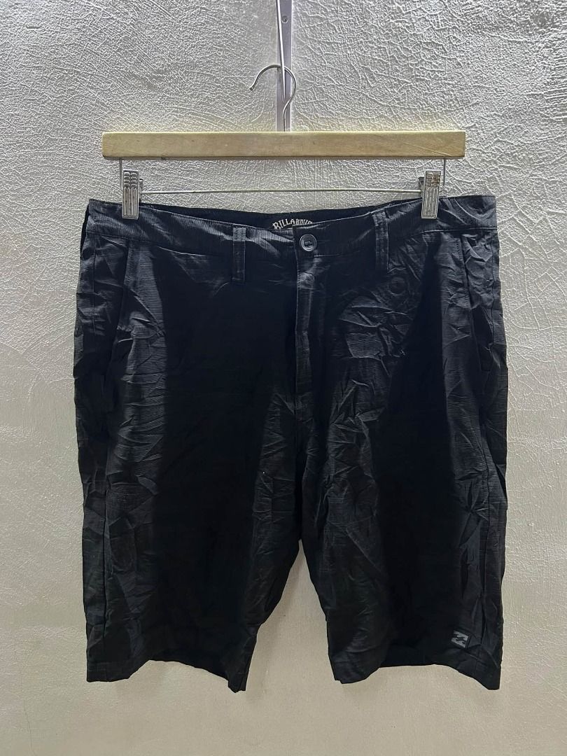 BILLABONG SHORT (Category: Shorts) located in Caloocan City. Submitted by j3ngsanity (Listing ID 1464928088, Image 1). Description: SIZE : 33-35x22x10.5 NO ISSUE.