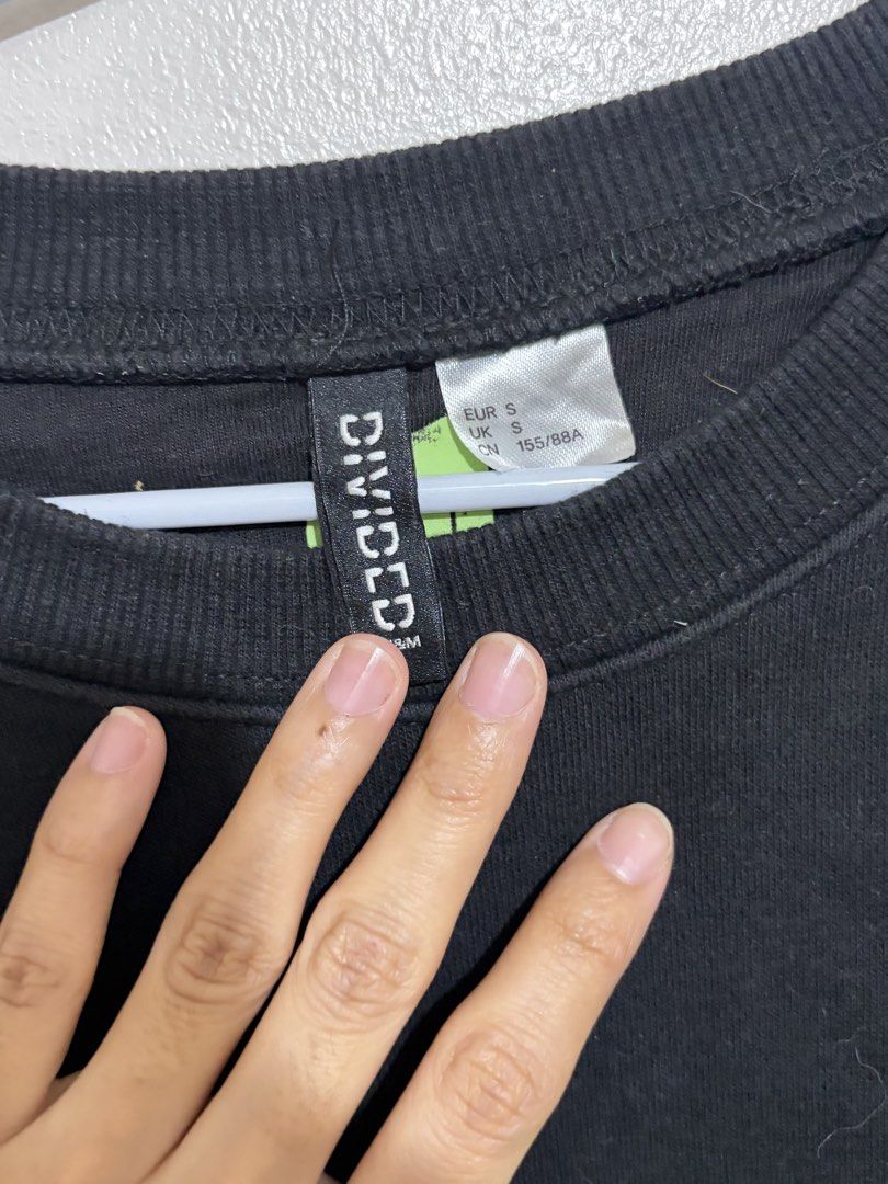 Divided by H&M Billie Eilish Black Sweatshirt (Category: Longsleeves) located in Cainta. Submitted by knarv__ (Listing ID 1464883434, Image 2). Description: H&M Divided x Billie Eilish black sweatshirt in Size S. Features a neon green graffiti logo, comfy fleece lining, and a classic crewneck..
