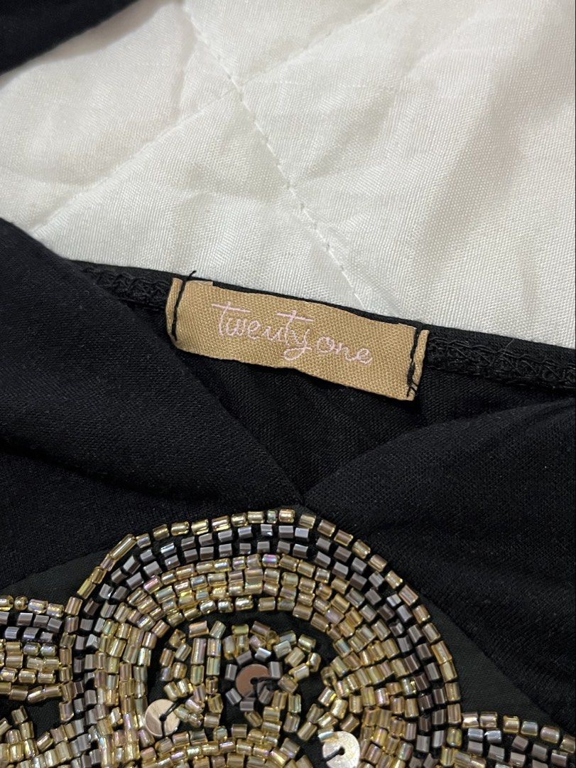 Black Beaded Y2K Halter Top (Category: Others Tops) located in Naga. Submitted by itsrhoda (Listing ID 1464798821, Image 2). Description: 𝐓𝐇𝐈𝐑𝐓𝐘-𝐒𝐄𝐂𝐎𝐍𝐃 𝐂𝐎𝐋𝐋𝐄𝐂𝐓𝐈𝐎𝐍 🌞🌤️🪐✨ A series of y2k/vintage masterpieces you badly desire to add to your set of handpicked clothes. READ! ✨ Kindly send a message with your NAME, ADDRESS, and CONTACT NUMBER after claiming. ✨ Mine-Bid-Lock Basis ✨ EOB: October 1, 2026 at 8:08 PM PHT ✨ Every it
