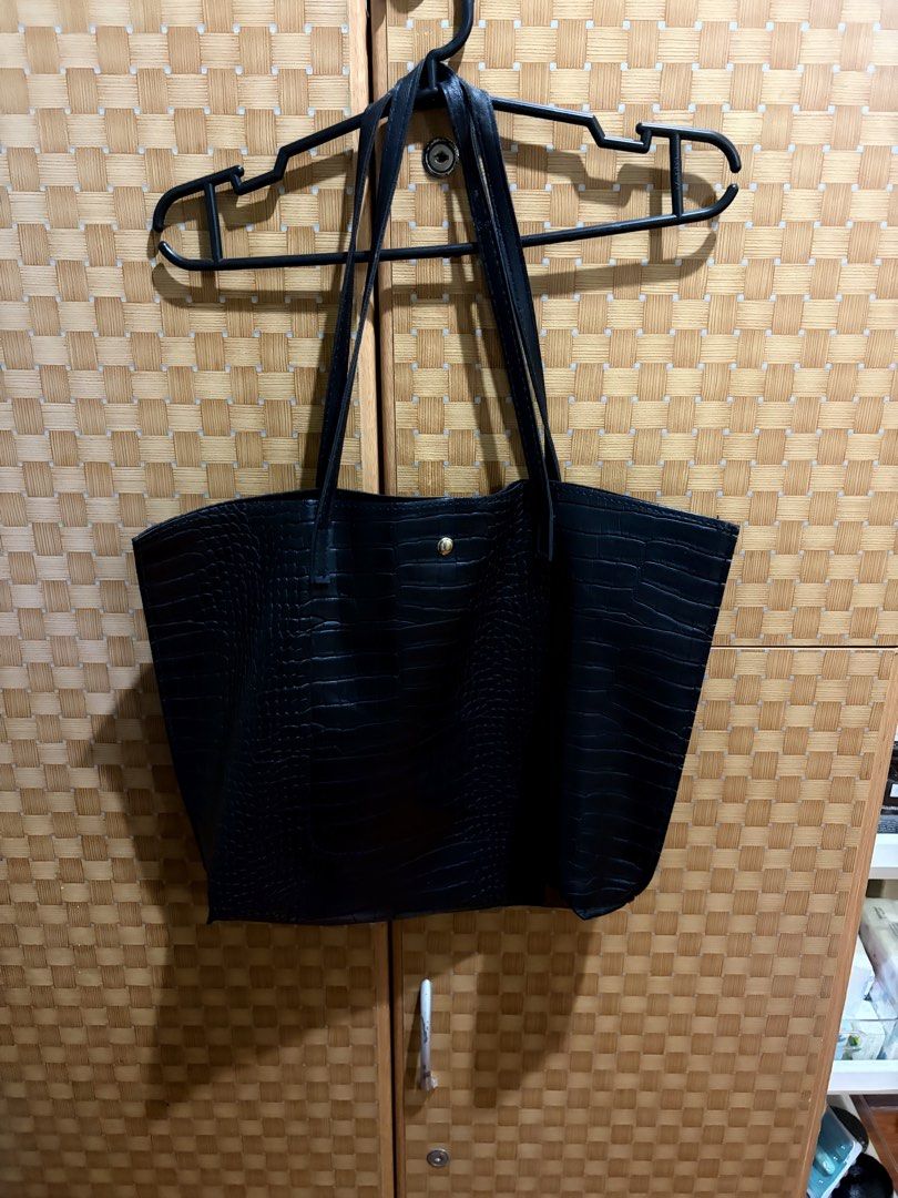 Black crocodile embossed tote bag and wallet set (Category: Tote Bags) located in Pangil. Submitted by chel_anne (Listing ID 1464828340, Image 2). Description: - Complete set: 1 large tote bag and 2 matching wallets - Material: Stylish faux crocodile leather texture - Tote features: Long shoulder straps, secure snap button closure, and spacious interior - Wallet features: Elegant gold-tone hardware with secure closures - Condition: Clean inside a