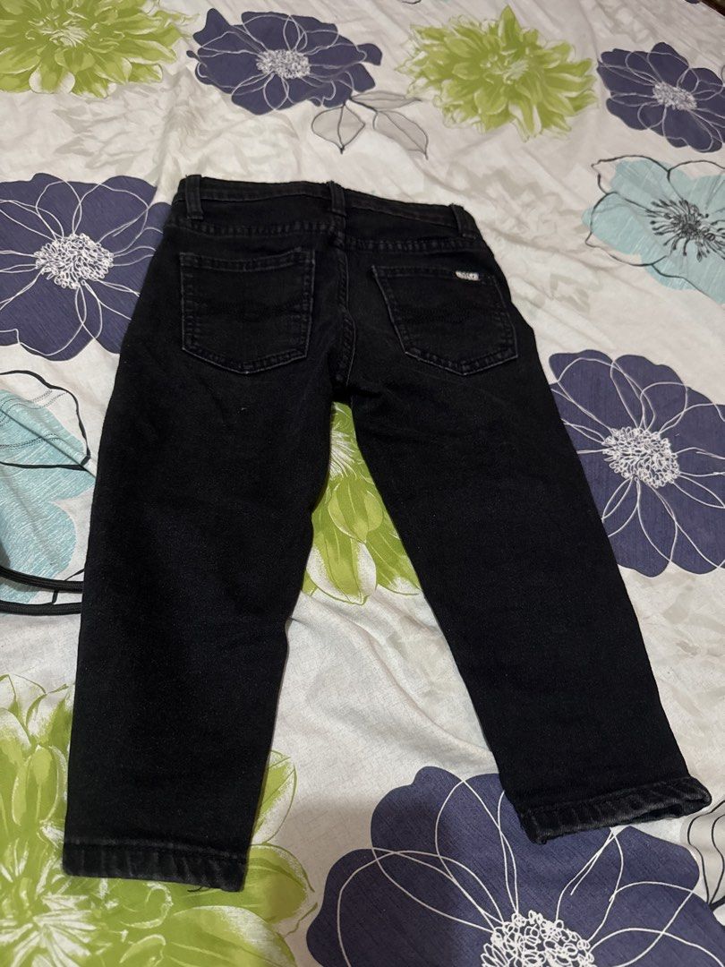 Black Denim Pants 2-3 yrs old (Category: Jeans) located in Makati City. Submitted by myprelovedddc (Listing ID 1464807108, Image 2). Description: - Brand/Model: moose gear - Size: 2-3 yrs old, with waist band - Color: Solid black - Fit: Standard straight cut - Condition: Like new, soft denim.