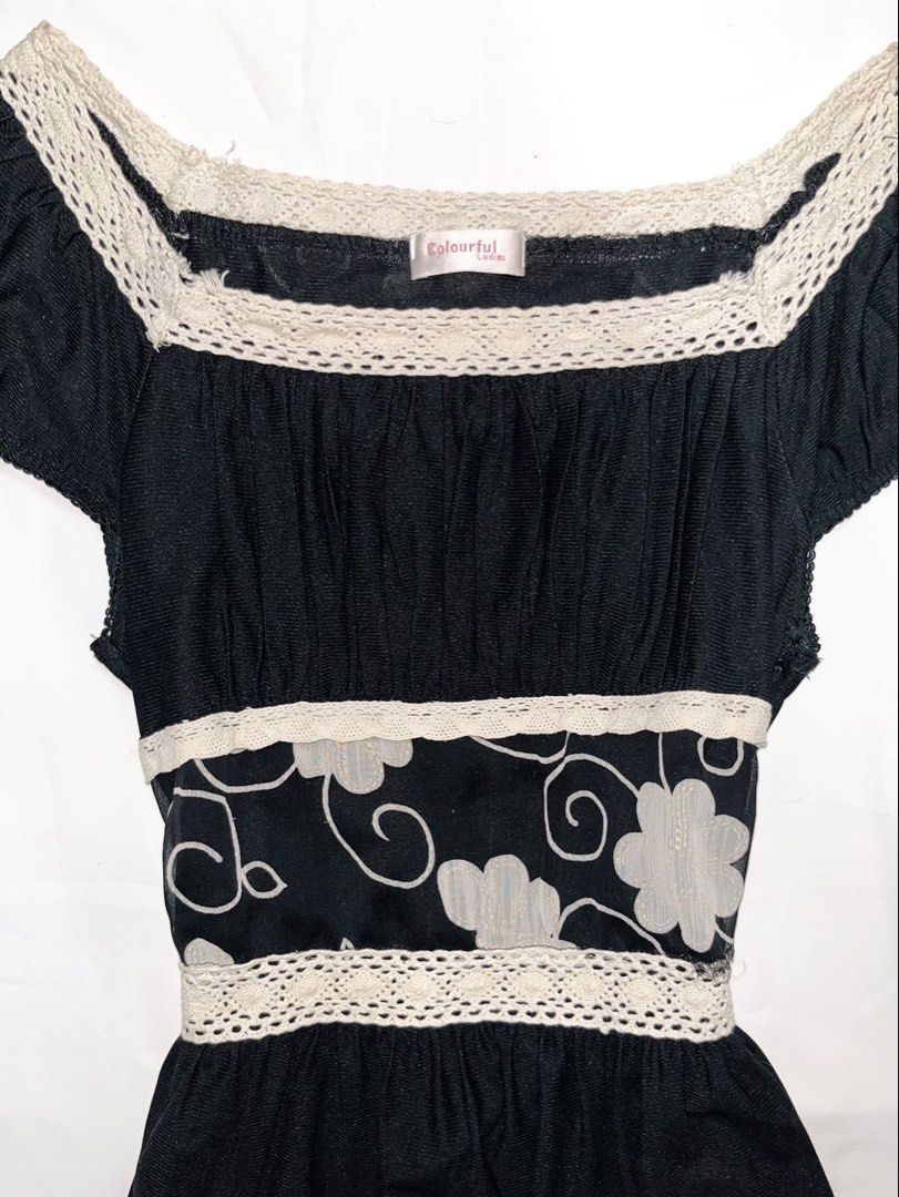 black floral dress (Category: Dresses) located in Manila. Submitted by iris_001 (Listing ID 1464926817, Image 2). Description: fs: black floral dress (˶˃ ᵕ ˂˶) size: s-m mine: 299 steal: 349 lock: 399.