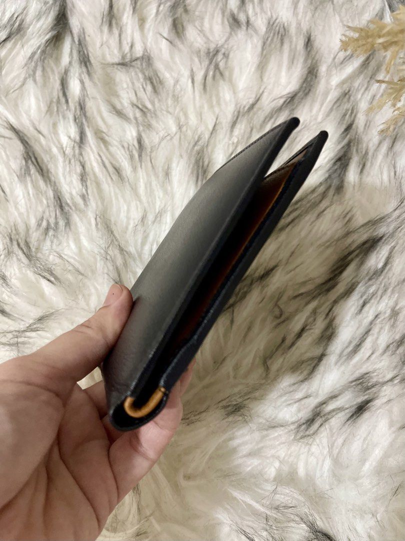 Black Leather Wallet for Men (Category: Wallets & Card Holders) located in Teresa. Submitted by savvyonbranded (Listing ID 1464878079, Image 3). Description: 4 x 4.5 inches.