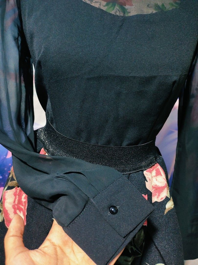 Black long sleeve mesh formal top (Category: Blouses) located in Pateros City. Submitted by soshifem (Listing ID 1464953668, Image 3). Description: size Small.