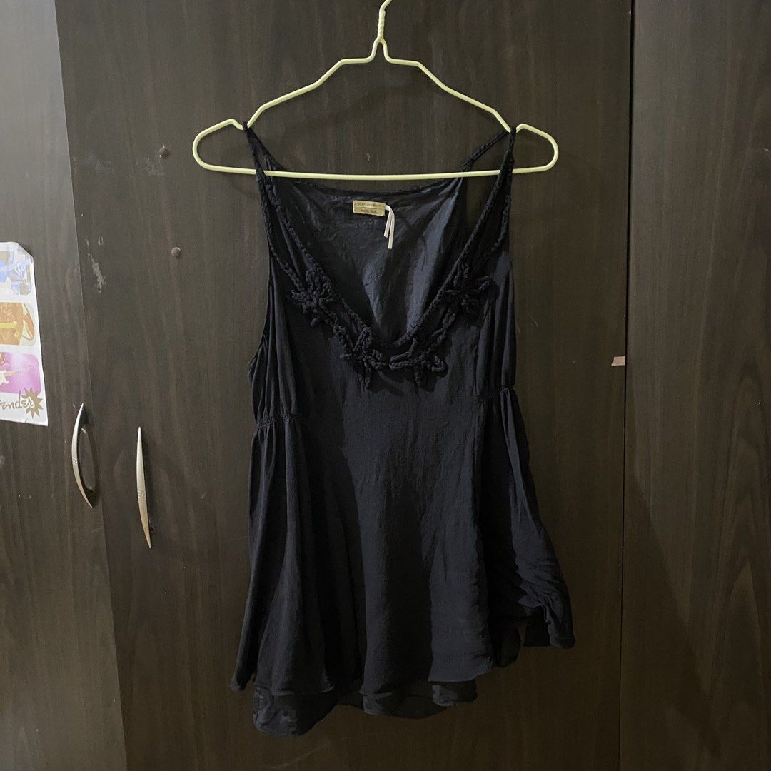 BLACK MAX STUDIO 100% SILK TOP (Category: Sleeveless) located in Iloilo. Submitted by dagdagbaon.ph (Listing ID 1464898920, Image 1). Description: -tagged as medium -very good condition -no flaws.