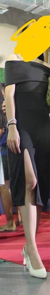 Black off-shoulder midi dress with front slit (Category: Dresses) located in Quezon City. Submitted by jukamigaha (Listing ID 1464894843, Image 3). Description: Graduation dress/Night dress/Black Dress Height: 5’6 Size: XS-S Strechable .