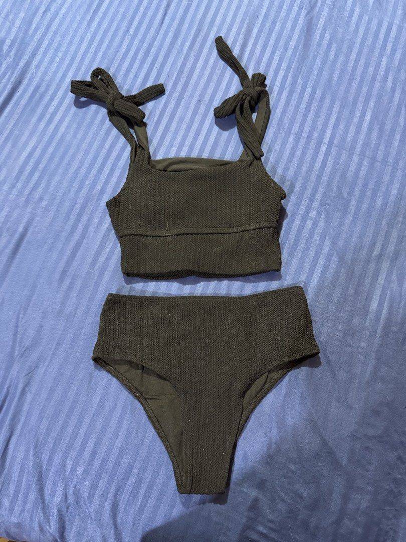 Black Padded Bikini (Category: Bikinis & Swimsuits) located in Las Pinas. Submitted by bloomwithjoyph (Listing ID 1464873707, Image 1). Description: Black Padded Bikini S to M Used once No flaws.