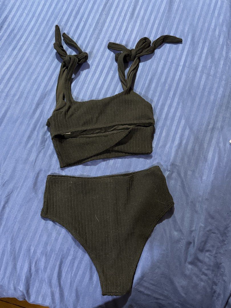 Black Padded Bikini (Category: Bikinis & Swimsuits) located in Las Pinas. Submitted by bloomwithjoyph (Listing ID 1464873707, Image 2). Description: Black Padded Bikini S to M Used once No flaws.