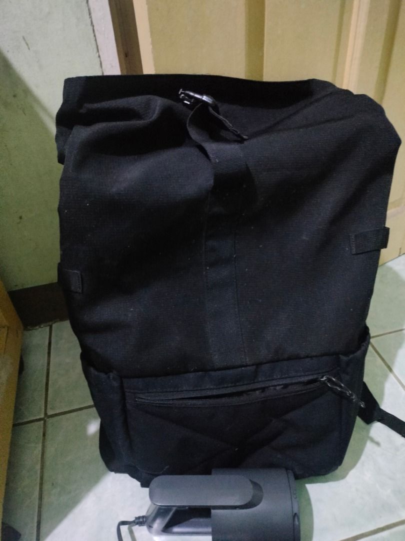 Black rolltop backpack casual daypack (Category: Backpacks) located in San Pedro. Submitted by leviandmillie (Listing ID 1464967353, Image 2). Description: ‼️ PICK UP ONLY‼️ ‼️ Kindly read all the information.‼️ 💰Selling Price: ₱200 Large black backpack with a spacious main compartment and secure buckle closure. Good for everyday use, school, work, commuting, overnight trips, or carrying larger items. DETAILS: • Large-capacity design • Roll-top 