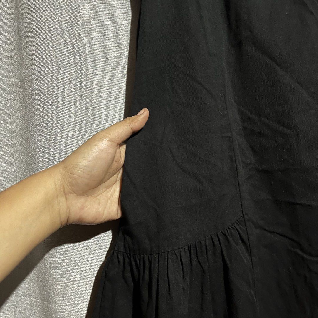 Black Sleeveless Midi Dress (Category: Dresses) located in Tanjay. Submitted by febmarie (Listing ID 1464925651, Image 2). Description: With pockets 📍 Negros Oriental 📦 J&T — SF c/o buyer.