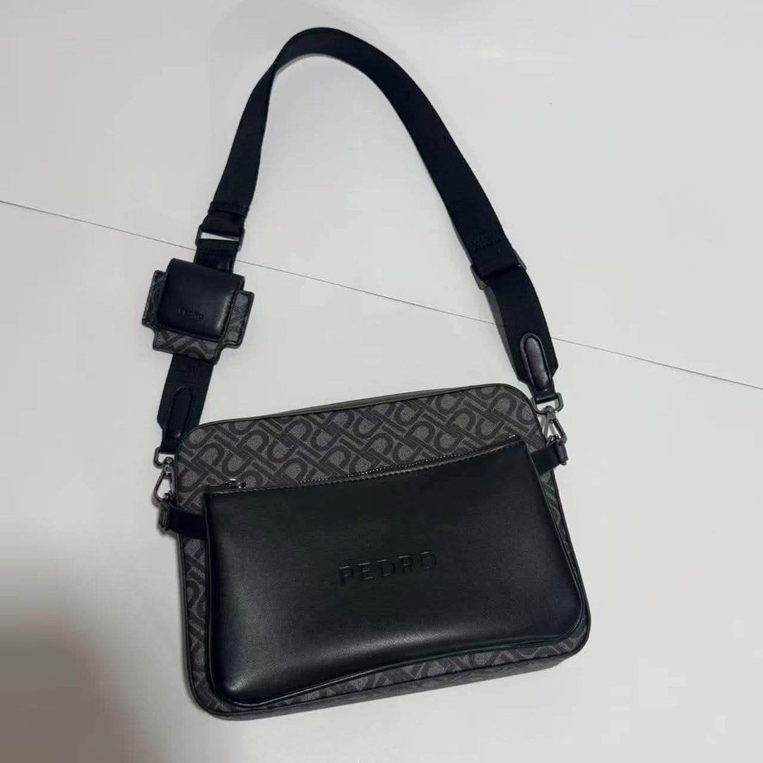 Black Travis Crossbody Bag for men (Category: Sling Bags) located in Quezon City. Submitted by stuffs.hellyy (Listing ID 1464939246, Image 2). Description: 2in1 sling bag Size:9 inches With dust bag& serial number with paper bag.