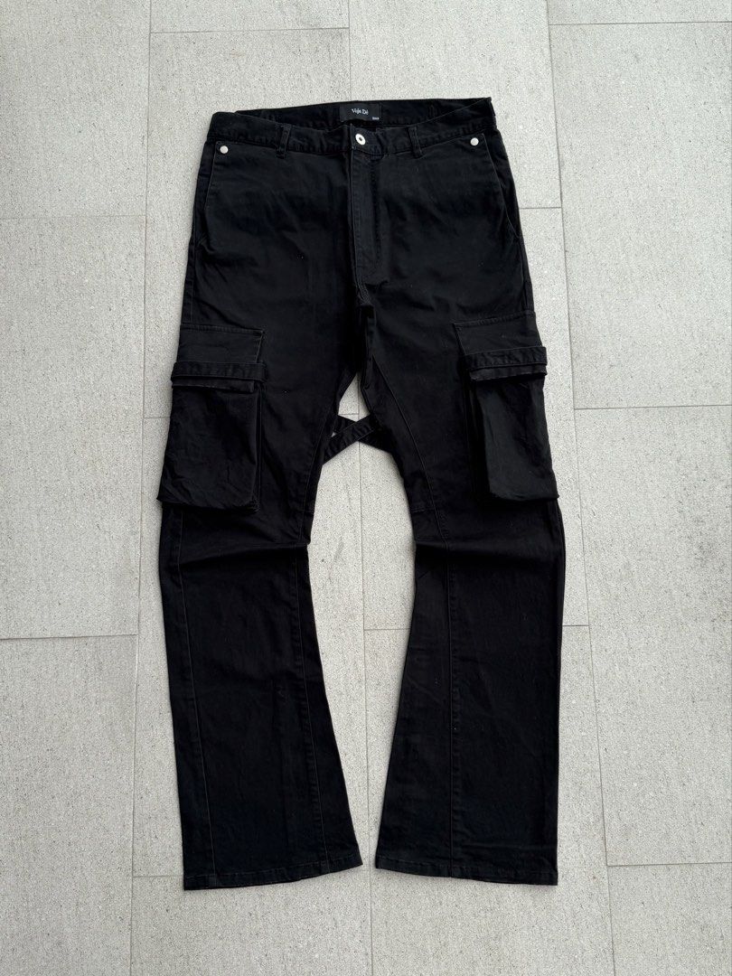 BLACK VUJA DE FLARED CARGO 2.0 (250usd srp) (Category: Trousers) located in Rizal. Submitted by eterna.luxe (Listing ID 1464932811, Image 2). Description: BLACK VUJA DE FLARED CARGO 2.0 (250usd srp) Model Height 5’10 32x44 hem 9 Condition: 10/10 Color rate: 10/10 Swipe for more details… .