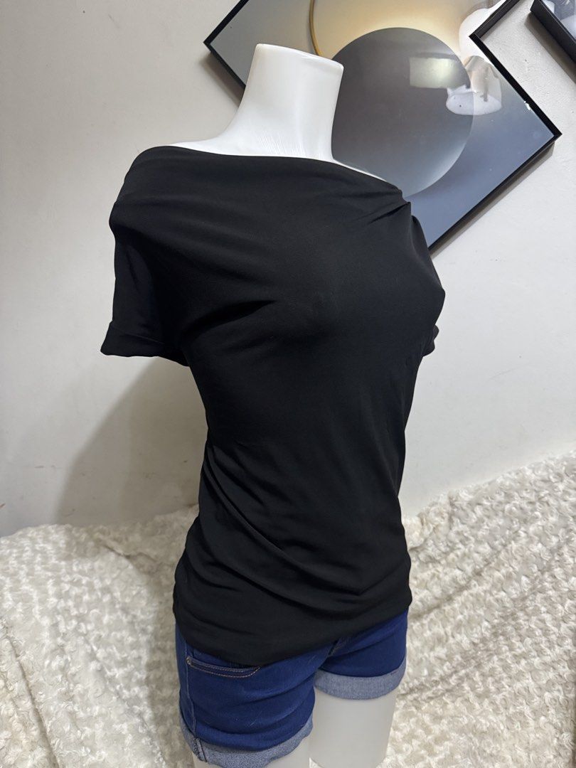 Blanc Noir Black Off-Shoulder Top (Category: Blouses) located in Marikina City. Submitted by lorradel (Listing ID 1464906335, Image 2). Description: - fits L-XL - Brand: Blanc Noir - Color: Classic Black - Style: Off-shoulder with chic draped neckline and short sleeves - Fit: Standard fit - Material: Smooth and stretchy fabric for comfortable wear - Versatility: Easily dress it up with trousers or keep it casual with denim shorts - MAY HAVE some 