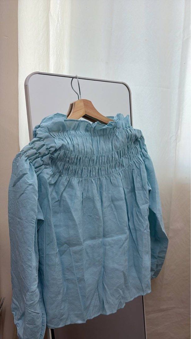BLOUSE TIKTOK (Category: Tops) located in Kuala Lumpur. Submitted by atenkitty (Listing ID 1464791663, Image 1). Description: Blouse TikTok Brand New M-L RM15.