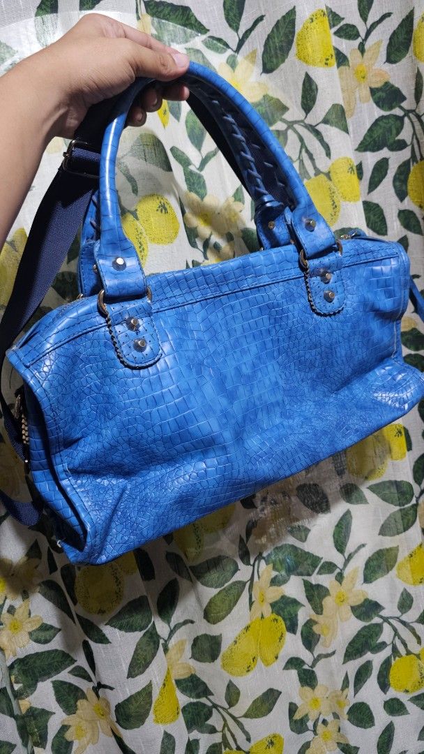 Blue Crocodile Pattern Satchel Handbag with Mirror (Category: Tote Bags) located in Kibawe. Submitted by Thrift_ni_Babac (Listing ID 1464818405, Image 2). Description: - Color: Vibrant blue with stylish crocodile texture - Handles: Braided top handles and detachable shoulder strap included - Storage: Front exterior zippered pocket and main compartment with inner side pocket - Hardware: Elegant gold-tone zippers - Extras: Matching case with a smal