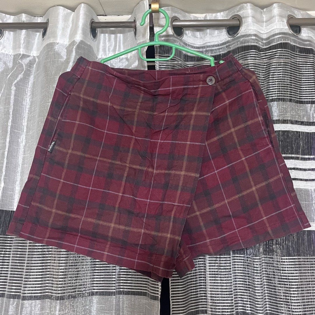BOBSON Skort (medium) (Category: Shorts) located in Manila. Submitted by dayclutter (Listing ID 1464906956, Image 1). Description: Used but not abused. Mga 4x lang nagamit..