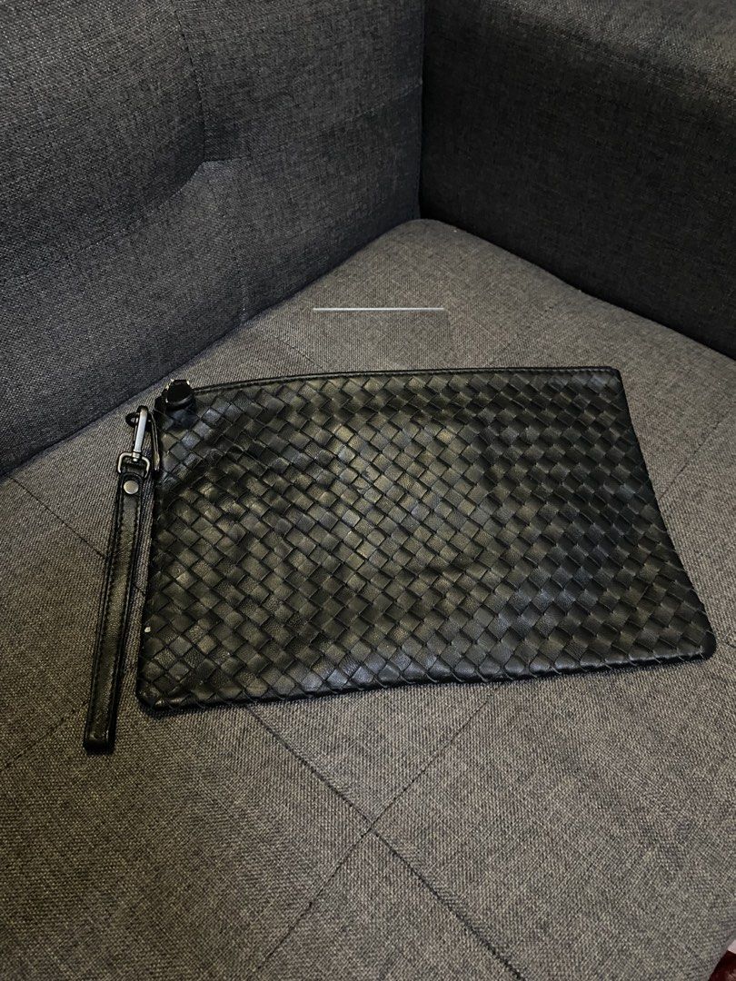 Bottega Veneta Handbag (Category: Luxury Bags & Wallets) located in Caloocan City. Submitted by luxurymurayta888 (Listing ID 1464856334, Image 2). Description: as is missing tag wash tag only japan surplus source no box no card of authenticity no refund no exchange need clean .