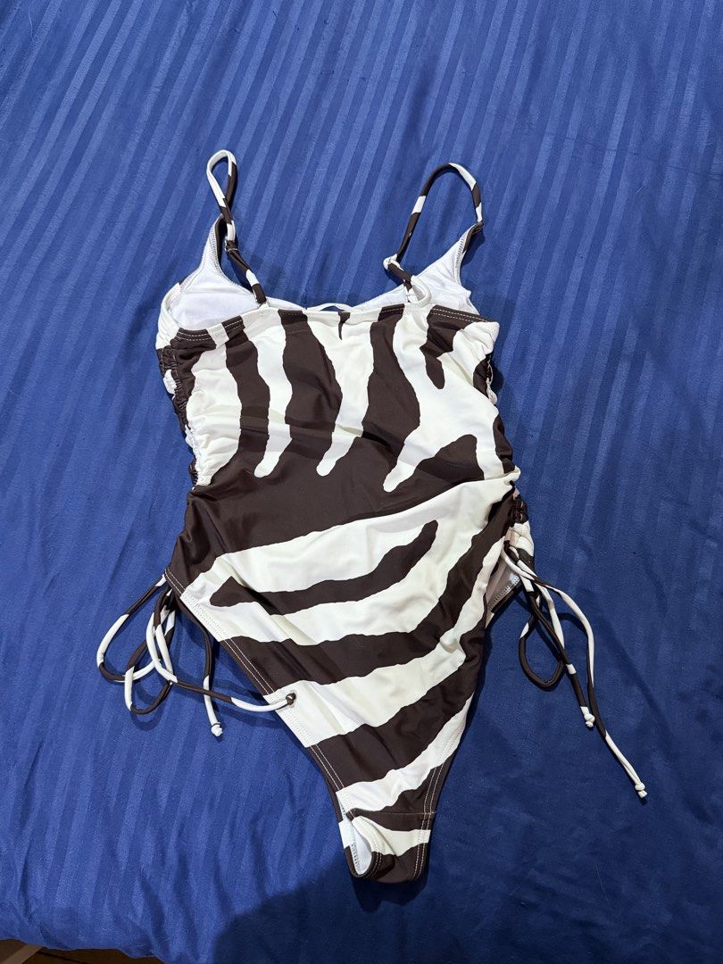 Branded Onepiece (Category: Bikinis & Swimsuits) located in Las Pinas. Submitted by bloomwithjoyph (Listing ID 1464874155, Image 2). Description: One Piece Padded Bikini S to M Used once No flaws.