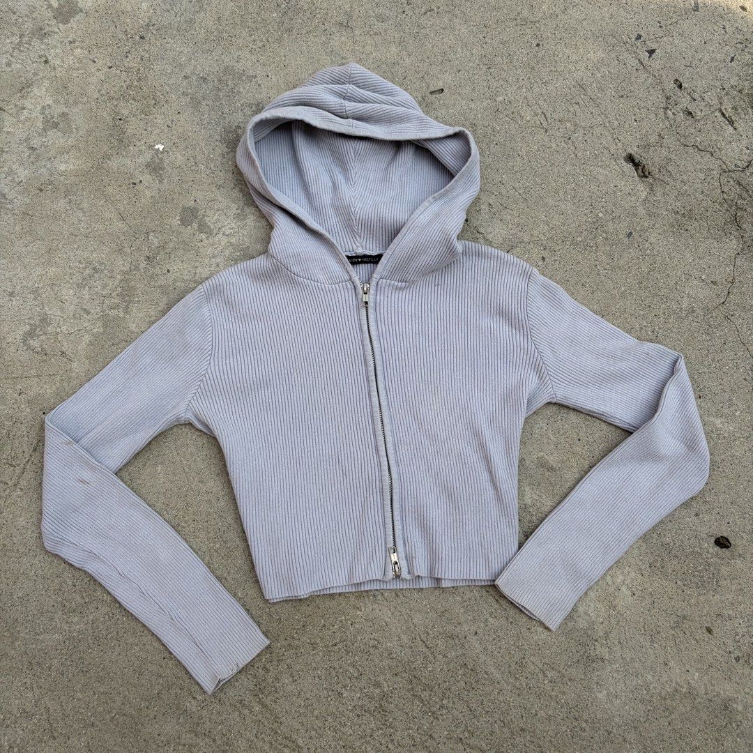 Brandy Melville Blue Knit Zip up (Category: Coats, Jackets and Outerwear) located in Manila. Submitted by jenniferjin (Listing ID 1464788730, Image 1). Description: Cute brandy melville zip Has small stains but not noticeable And also its washable i just dont have the skills to do so * No exchange / return / refund / No WW or try on * Payment first 𐙚 MOP * Gcash 𐙚 MOD * J&T * MEET UP (DLSU VITO CRUZ STATION) Location: MALATE MANILA.