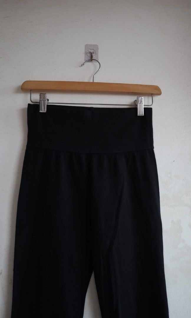 Brandy Melville Folded/Foldover Yoga Pants (Category: Other Bottoms) located in Tarlac. Submitted by gatheredthrift (Listing ID 1464905960, Image 3). Description: brandy melville folded/foldover yoga pants size: xs - m (stretchy) length: 41.