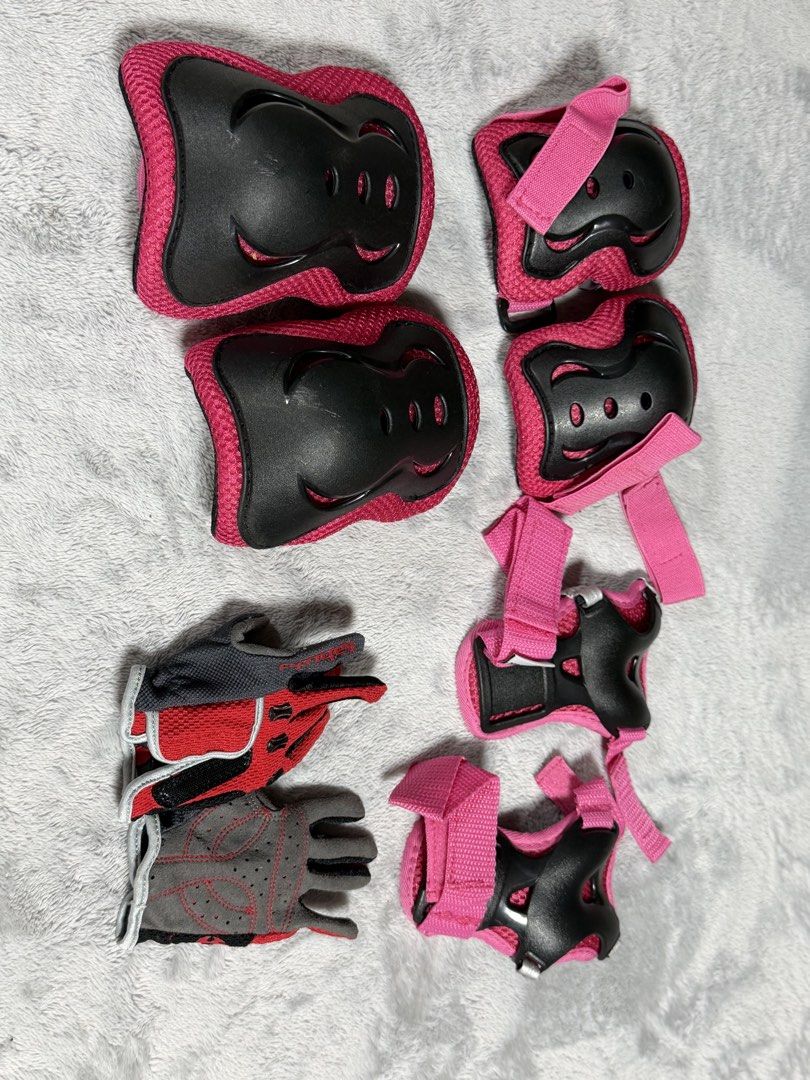 BRIDGESTONE & KABUTO RIDING/BIKING PROTECTIVE GEARS (Category: Helmets and other Riding Gears) located in Sablan. Submitted by gongonshelley12 (Listing ID 1464864064, Image 1). Description: 250 only BRIDGESTONE & KABUTO BRANDS BIKING GEAR SET LIKE NEW QUALITY GEARS PANG 3-4 ata ung GLOVES PANG 3-6 ung mga PROTECTIVE GEARS WE DO SHIPPING.