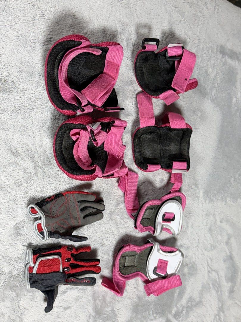 BRIDGESTONE & KABUTO RIDING/BIKING PROTECTIVE GEARS (Category: Helmets and other Riding Gears) located in Sablan. Submitted by gongonshelley12 (Listing ID 1464864064, Image 2). Description: 250 only BRIDGESTONE & KABUTO BRANDS BIKING GEAR SET LIKE NEW QUALITY GEARS PANG 3-4 ata ung GLOVES PANG 3-6 ung mga PROTECTIVE GEARS WE DO SHIPPING.