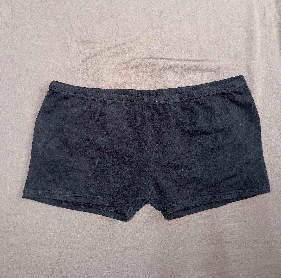 Brilliant Basics Black Shorts Size 12/14 (Category: Shorts) located in Santa Ana. Submitted by fatikilla (Listing ID 1464809012, Image 1). Description: - Brand: Brilliant Basics - Color: Black - Size: 12/14 (Best fits waist 64-66cm) - Features comfy elastic waistband - Perfect for lounging or casual wear - Shipping/mailing available.