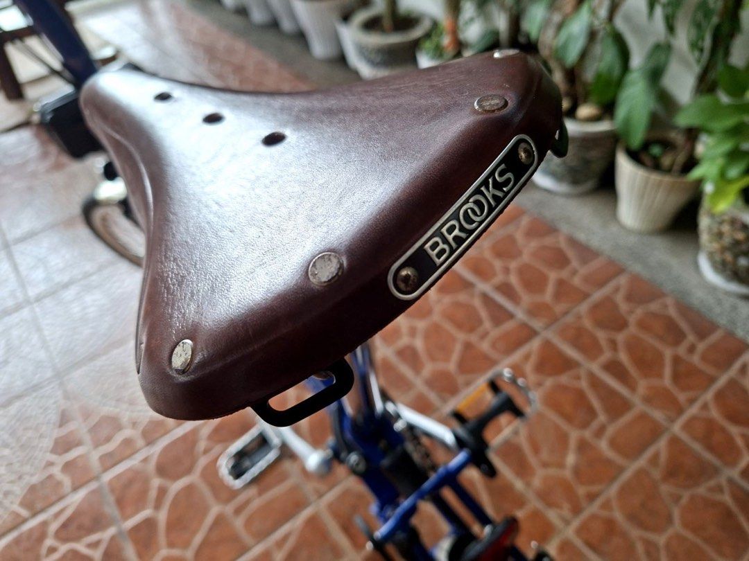 Brompton C Line 2022 (Category: Looking For) located in Quezon City. Submitted by GeeRo01 (Listing ID 1464831205, Image 3). Description: Brompton C Line 2022/6 Picadilly Blue -Brooks Saddle - Blue Thousand Bike Helmet. - Used less than 10x RFS: decluttering.