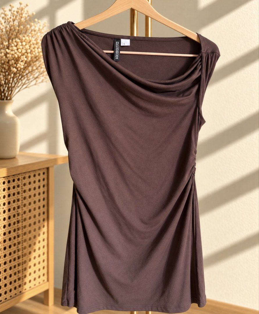 Brown Drape Neck Sleeveless Dress (Category: Dresses) located in Muntinlupa City. Submitted by cocofinds023 (Listing ID 1463714200, Image 1). Description: - Brown sleeveless dress from Divided - Features a draped neckline - Ruched detailing on the side - Soft and stretchy fabric - Perfect for dressing up or down - Pairs well with heels or sneakers - Easy to wear for any occasion.