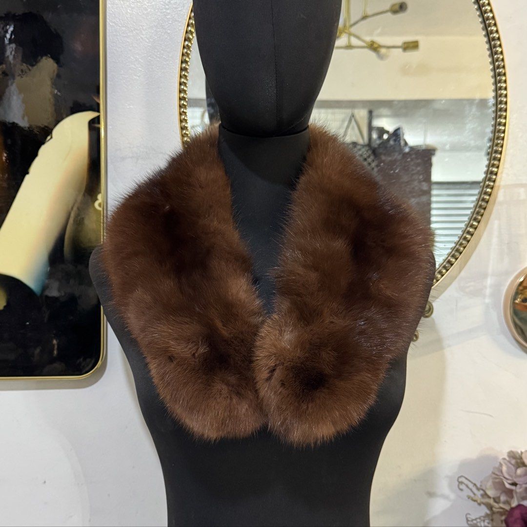 Brown Fur Collar Scarf Stole Neck Wrap (Category: Scarves) located in Rizal. Submitted by houseofbell (Listing ID 1464764315, Image 1). Description: - real fur brown collar scarf - Rich dark brown shade with an ultra-soft texture - Fully lined with smooth brown silk fabric on the back - Convenient loop fasteners for a secure and comfortable fit .