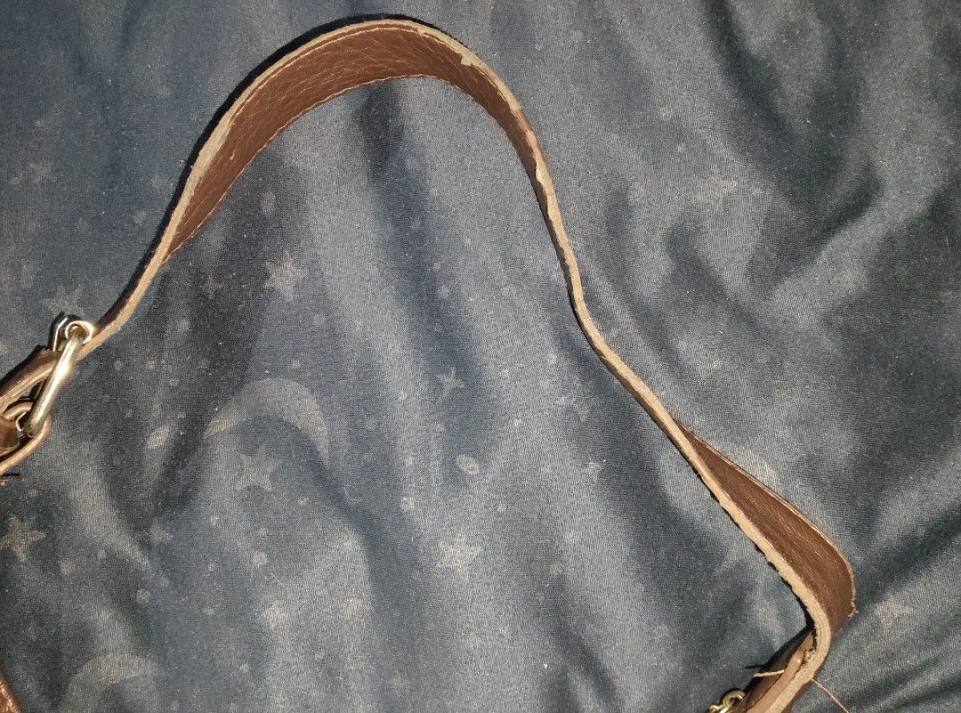 Brown Leather Bag (Category: Shoulder Bags) located in Quezon City. Submitted by tiarahdelvs (Listing ID 1464942606, Image 2). Description: Brown leather bag, in good condition but some of the leather linings has faded Spacious can fit short and A4 papers MOP: Maribank or Gcash.