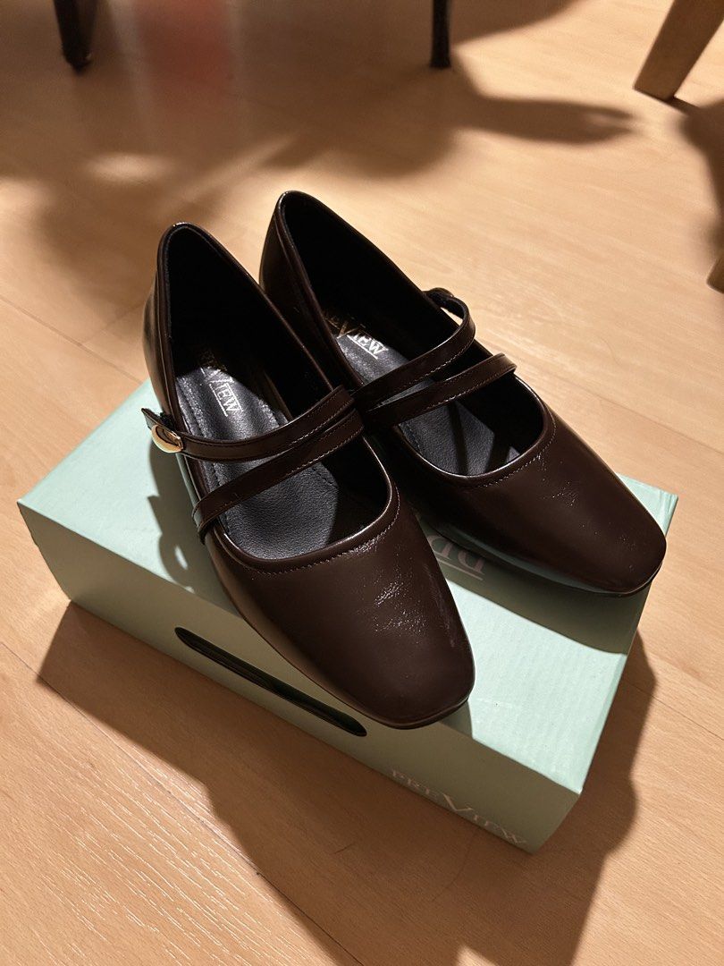 Brown Mary Jane Pumps Size 37 (Category: Heels) located in Antipolo. Submitted by goget_ittt (Listing ID 1464915650, Image 2). Description: Impulse buy!! Super comfortable but a bit tight for me:( Got it for ₱1699 but selling it for ₱1499 Bought this September lang! Used twice. I can deliver from Makati (Tues-Wed) or from Lower Antipolo for the rest of the week! .