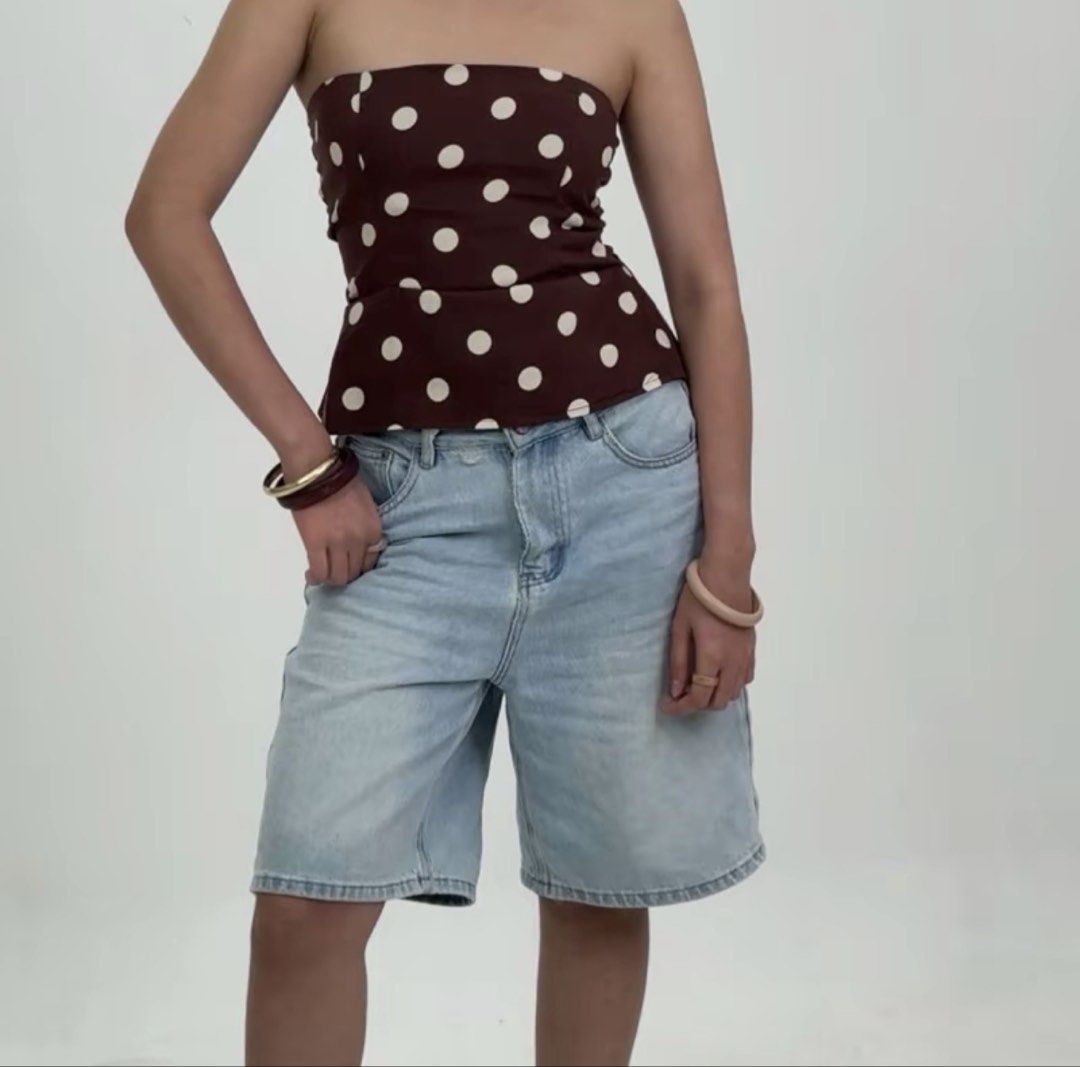 Brown Polka Dot Strapless Tube Top (Category: Sleeveless) located in Cebu City. Submitted by sharontan24 (Listing ID 1464899727, Image 1). Description: used only once! - Style: Strapless tube top with a fitted bodice and slightly flared hem - Pattern: Classic white polka dots on a brown background - Versatility: Perfect for casual summer days or fun night outs - Pairing: Great with denim shorts, jeans, or skirts.