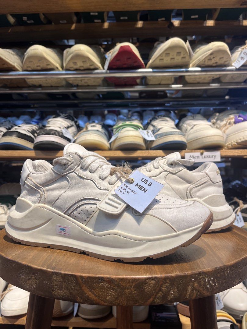 BURBERRY 26.5cm (Category: Casual Shoes) located in Baguio. Submitted by shoelux (Listing ID 1464843294, Image 1). Description: .