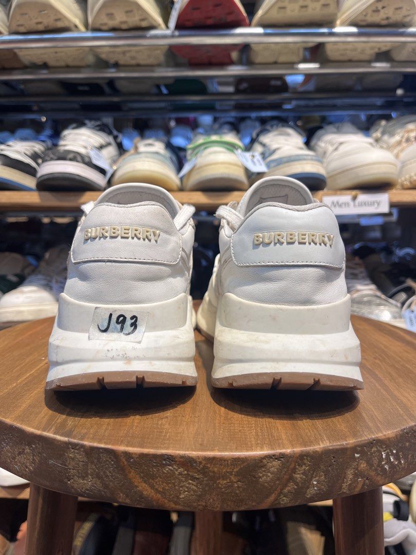 BURBERRY 26.5cm (Category: Casual Shoes) located in Baguio. Submitted by shoelux (Listing ID 1464843294, Image 3). Description: .