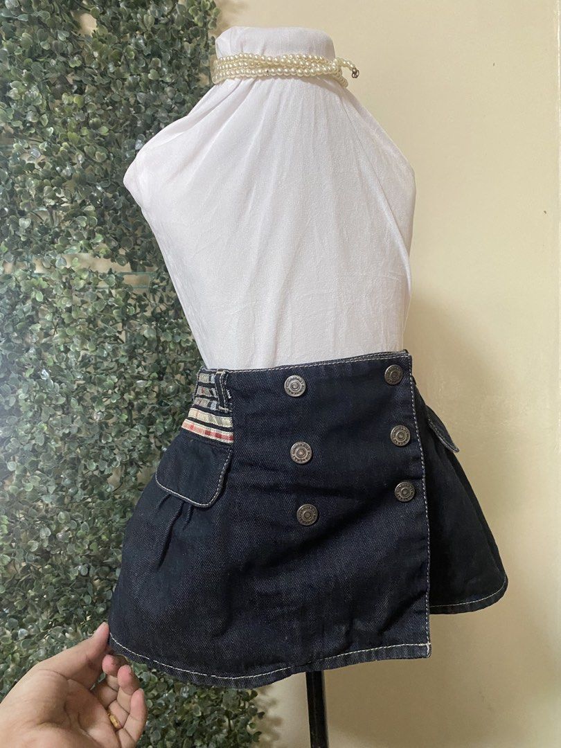 Burberry skirt for kids (Category: Luxury Apparel) located in Manila. Submitted by avathriftedcloset (Listing ID 1464833128, Image 1). Description: Free sf.