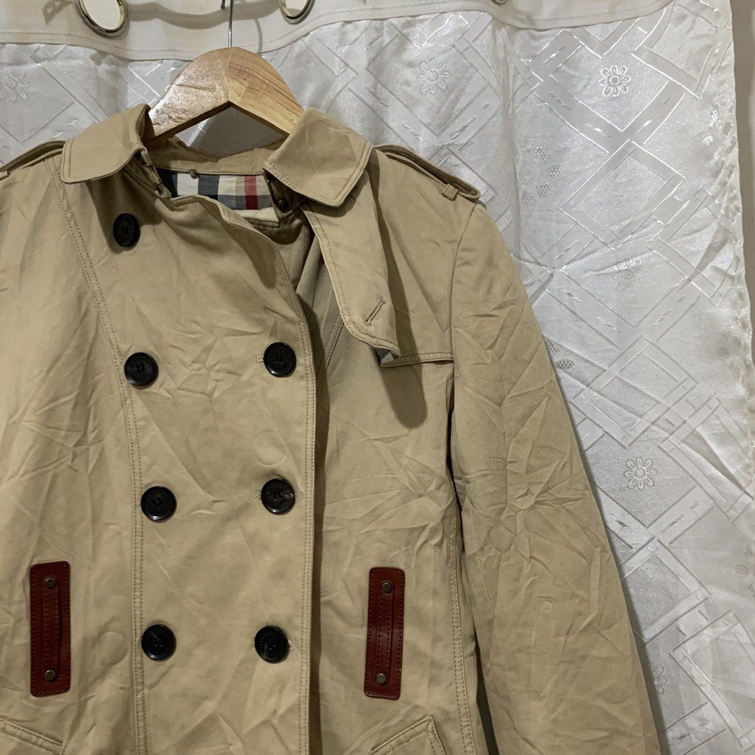 BURBERRY TRENCH COAT (Category: Coats, Jackets and Outerwear) located in Bula. Submitted by b3nedictpuk_ (Listing ID 1464868034, Image 3). Description: Burberry Trench Coat Size 6 Very good condition complete tags .