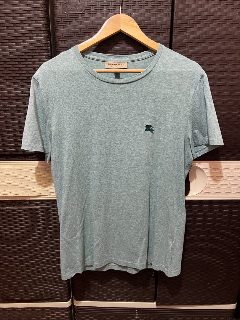 Burberry Tshirt (Category: Tshirts & Polo Shirts ) located in Manticao. Submitted by flipwithdave (Listing ID 1464801489, Image 1). Description: GOOD CONDITION✅ COLOR 8.9/10✅ WITH TAGS ✅ Dimes: L28 W19 PRICE:📩 PM na mga bossing📍‼️ IG: flip_with_dave FB: Flip With Dave Carousell: Flip with dave LOCATION: MINDANAO MOP: GCASH 📲 COURIER: J&T🚚 Pay first before delivery 📱 Strictly no cancelation ‼️ No refunds/ returns of items‼️ #flipwithdave #out