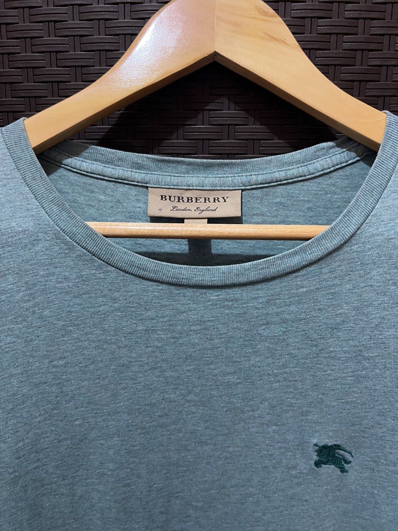 Burberry Tshirt (Category: Tshirts & Polo Shirts ) located in Manticao. Submitted by flipwithdave (Listing ID 1464801489, Image 2). Description: GOOD CONDITION✅ COLOR 8.9/10✅ WITH TAGS ✅ Dimes: L28 W19 PRICE:📩 PM na mga bossing📍‼️ IG: flip_with_dave FB: Flip With Dave Carousell: Flip with dave LOCATION: MINDANAO MOP: GCASH 📲 COURIER: J&T🚚 Pay first before delivery 📱 Strictly no cancelation ‼️ No refunds/ returns of items‼️ #flipwithdave #out