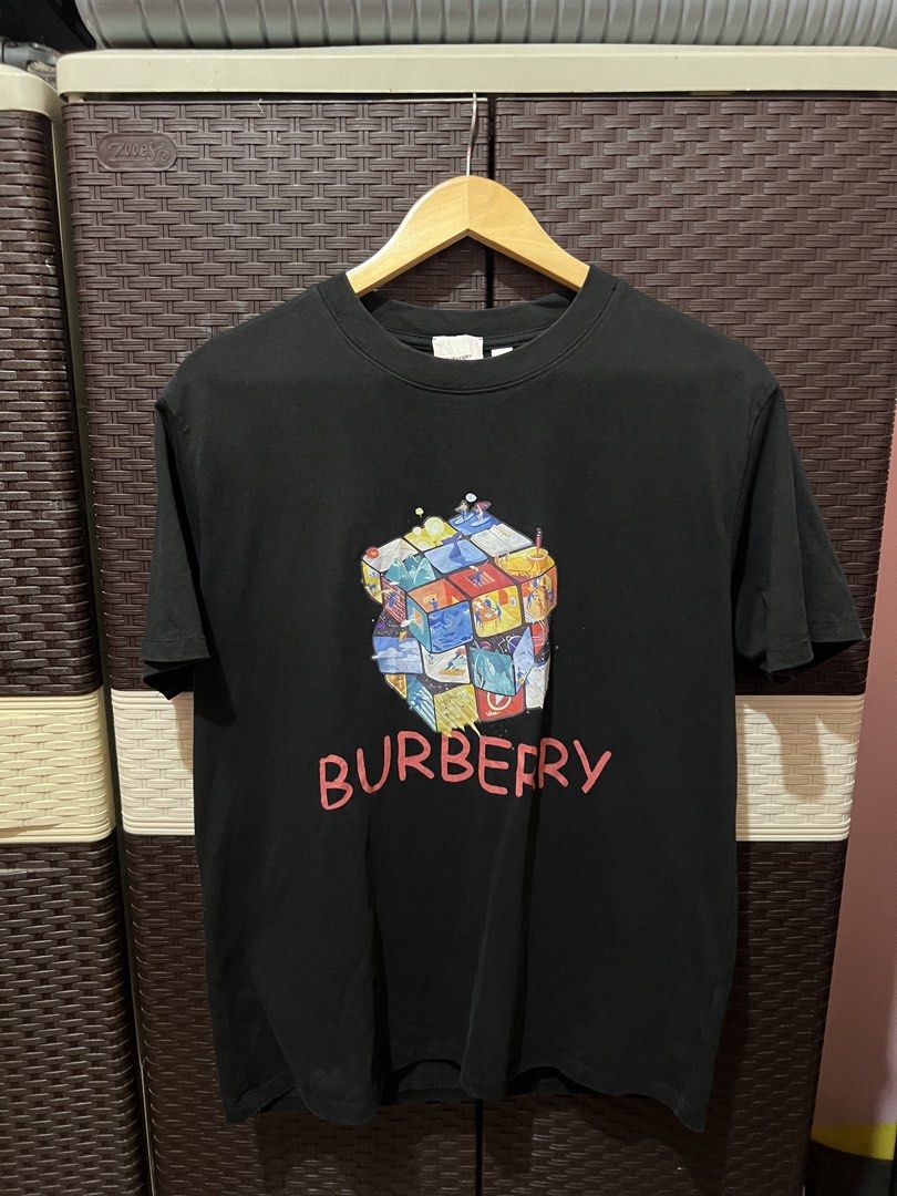 Burberry Tshirt (Category: Tshirts & Polo Shirts ) located in Manticao. Submitted by flipwithdave (Listing ID 1464802583, Image 1). Description: GOOD CONDITION✅ COLOR 9.8/10✅ WITH TAGS ✅ Dimes: L27 W20 PRICE:📩 PM na mga bossing📍‼️ IG: flip_with_dave FB: Flip With Dave Carousell: Flip with dave LOCATION: MINDANAO MOP: GCASH 📲 COURIER: J&T🚚 Pay first before delivery 📱 Strictly no cancelation ‼️ No refunds/ returns of items‼️ #flipwithdave #out