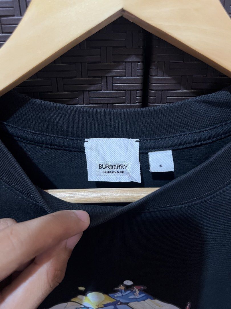 Burberry Tshirt (Category: Tshirts & Polo Shirts ) located in Manticao. Submitted by flipwithdave (Listing ID 1464802583, Image 3). Description: GOOD CONDITION✅ COLOR 9.8/10✅ WITH TAGS ✅ Dimes: L27 W20 PRICE:📩 PM na mga bossing📍‼️ IG: flip_with_dave FB: Flip With Dave Carousell: Flip with dave LOCATION: MINDANAO MOP: GCASH 📲 COURIER: J&T🚚 Pay first before delivery 📱 Strictly no cancelation ‼️ No refunds/ returns of items‼️ #flipwithdave #out